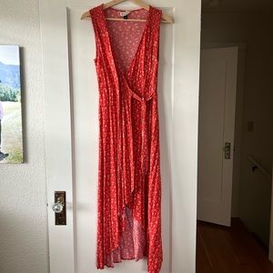 Universal Thread Women’s Medium Wrap Dress Red w/ Floral Print